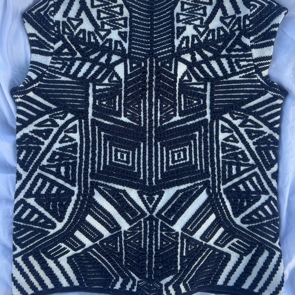 ANTHROPOLOGIE MOTH TOP - Picture 6 of 6